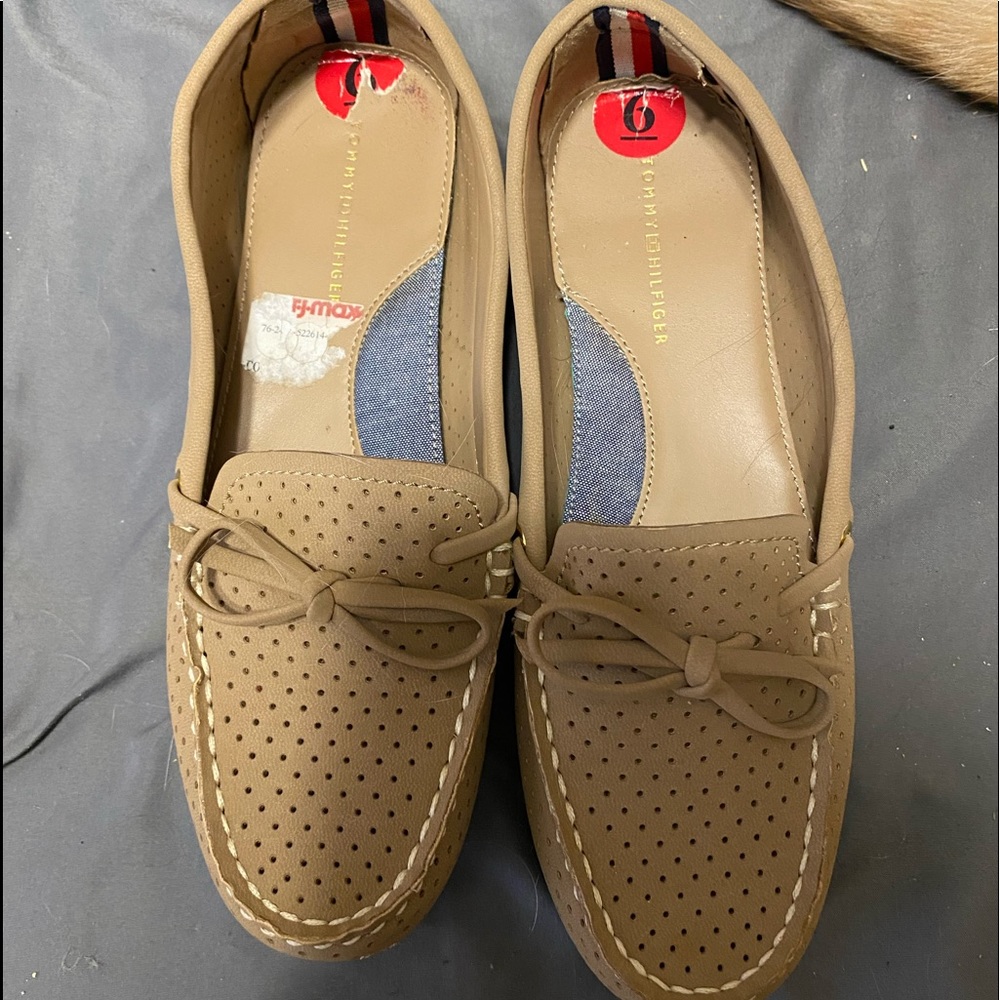 Size 6 Tommy Hilfiger flats